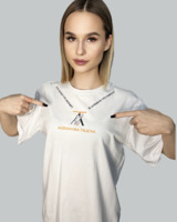 ФУТБОЛКА БЕЛАЯ С ЛОГО И ТЕКСТОМ рис.0